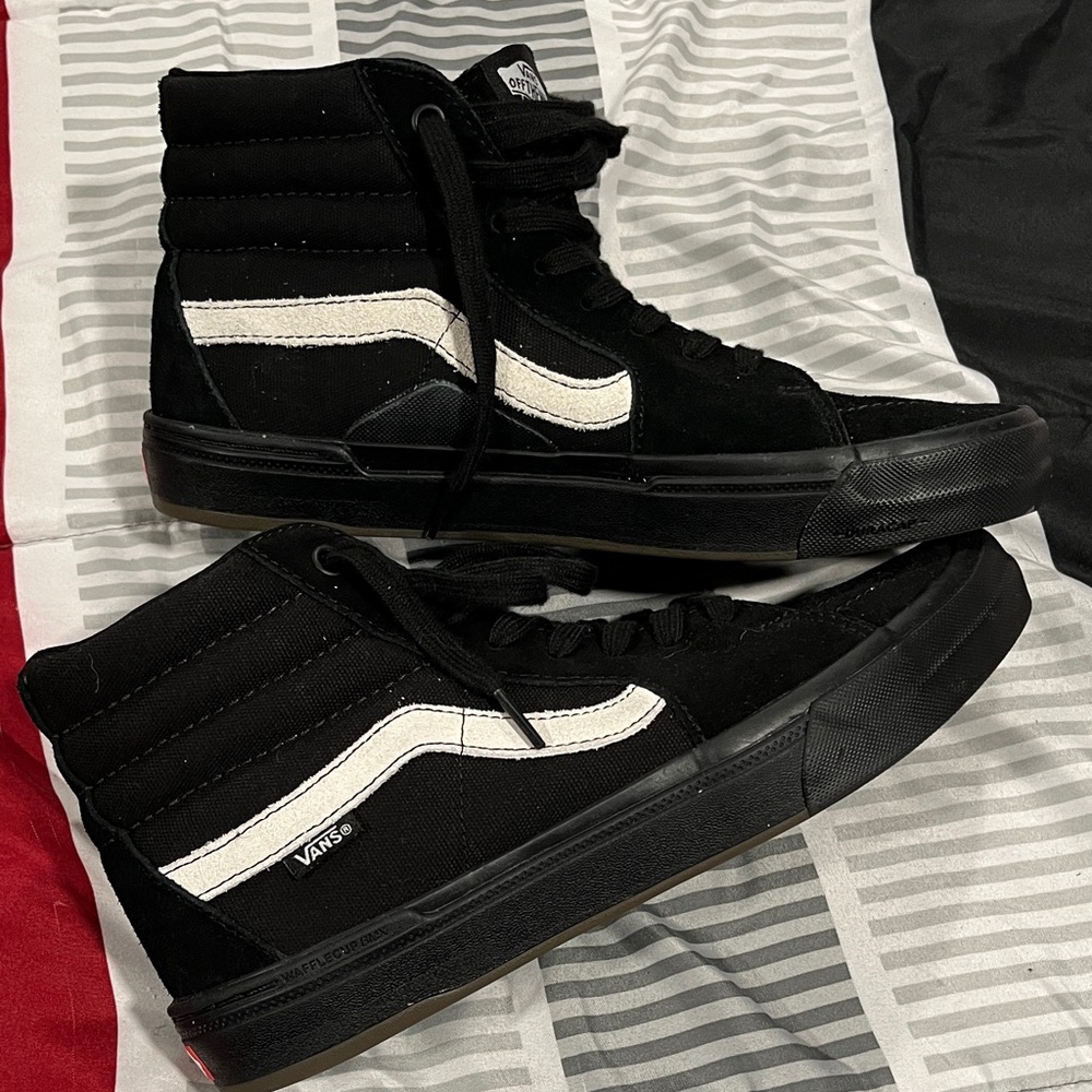 NEW Vans Black and White High-Top BMX Cushion Shoes